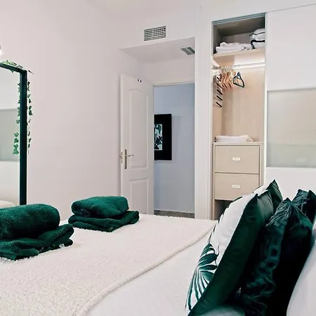 Contemporary, Luxury Living In The Location Daire